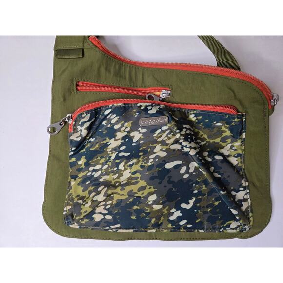 Baggallini Camo & Olive Crossbody Bag - Picture 2 of 5